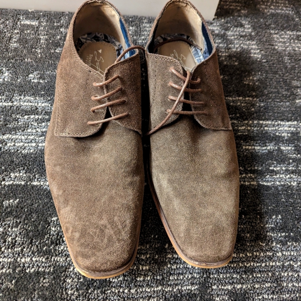 Men's size 12 brown suede shoes